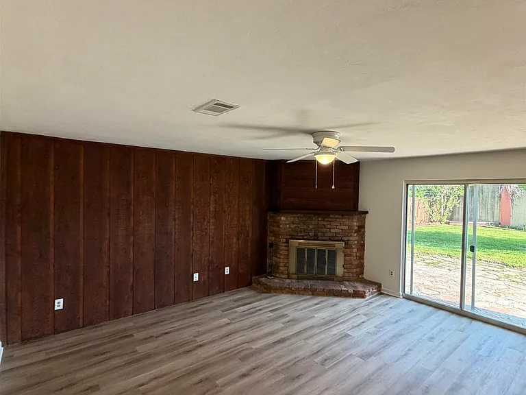 2434 Dundee Dr — Photo 8