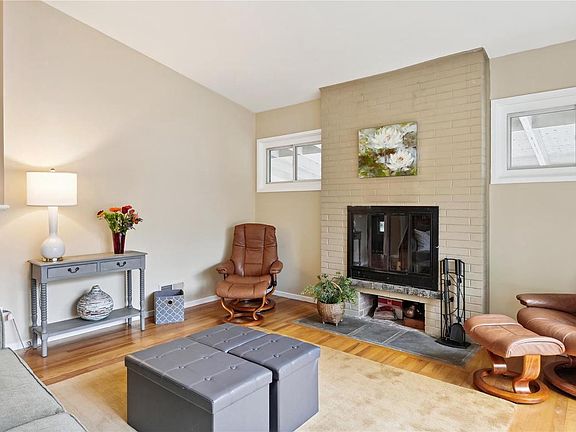 4th image of 608 Marcia Ln