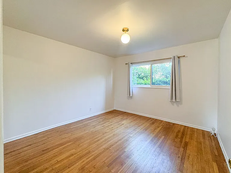 2033 Euclid St #6 — Photo 8