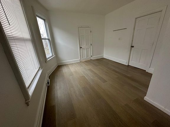 3rd image of 719 Plant St APT 1