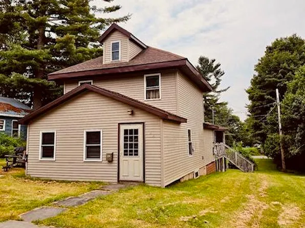 44 Lakeview Ave, Tupper Lake, NY 12986