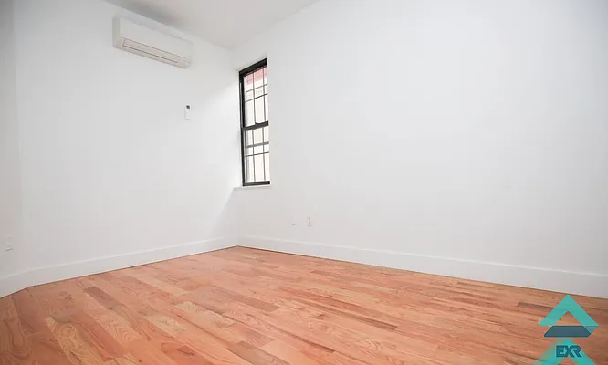 Rented by EXR | media 77