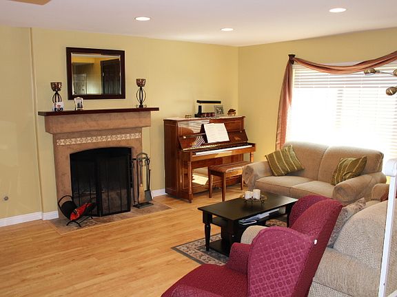 2nd image of 6264 Lake Lomond Dr