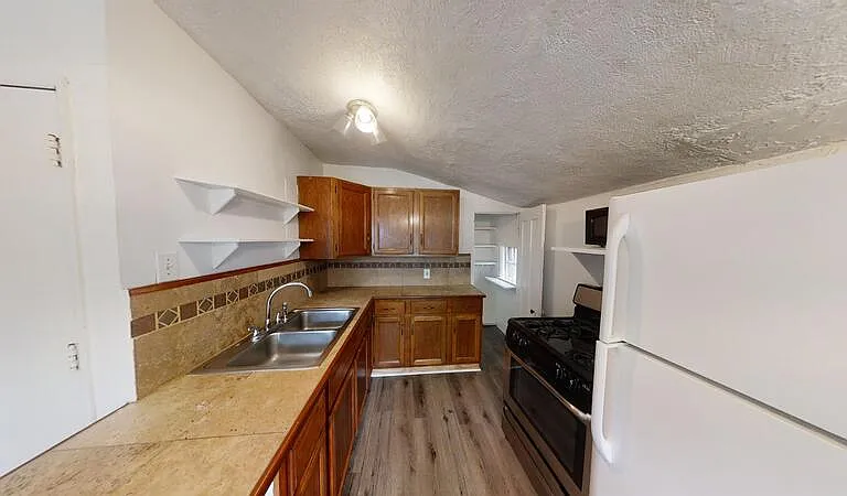 610 Lawrence St #2 — Photo 3