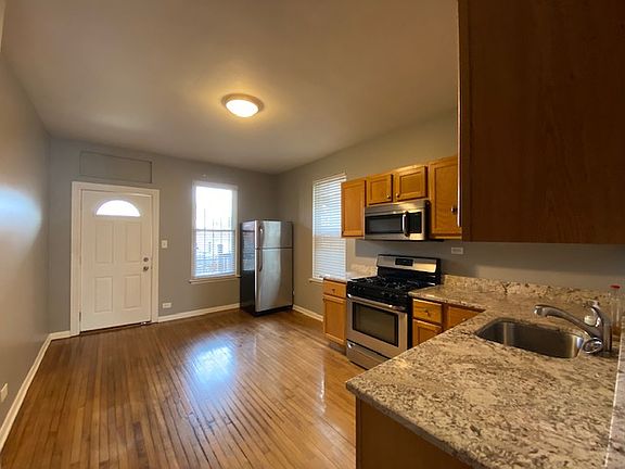 4th image of 3739 W Diversey Ave #1