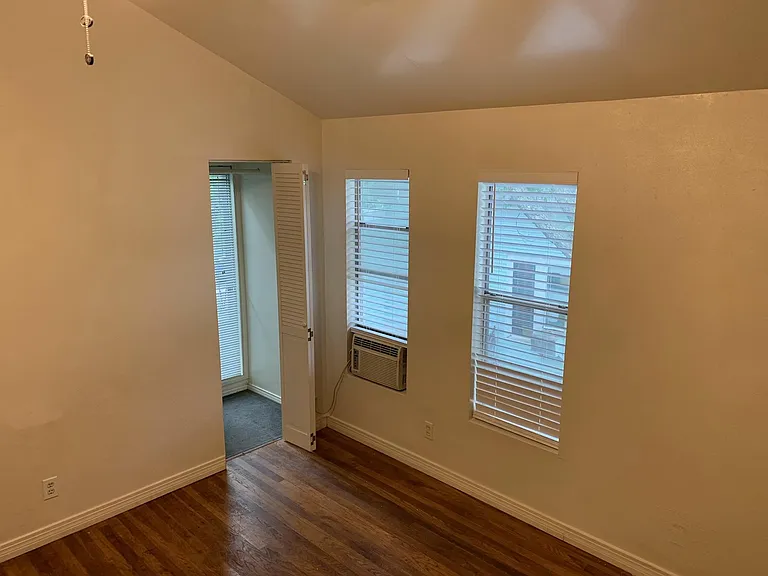 408 Ponder St #B — Photo 6