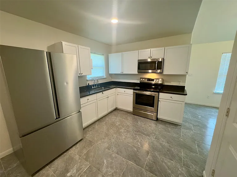 513 W China St #B — Photo 8