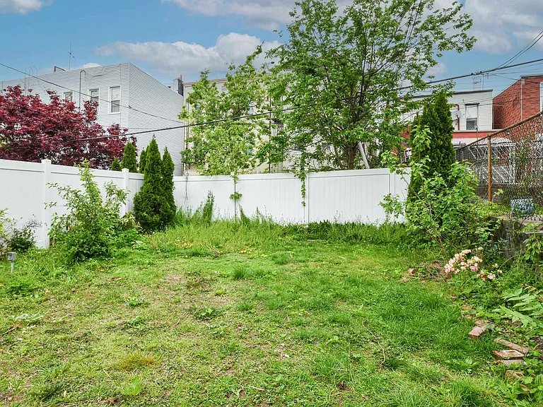 26 Charles St #1 — Photo 23