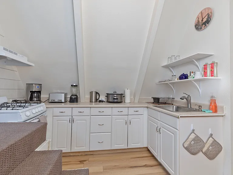 Alpine Cir — Photo 9