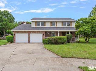900 Monarch Dr, Chatham, IL 62629
