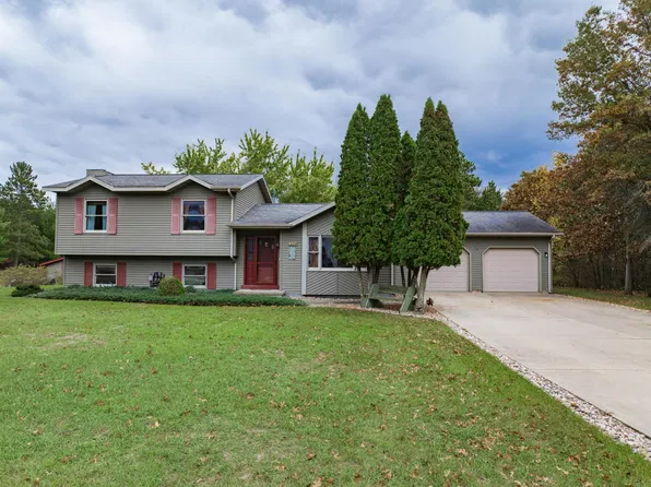 1602 Burch Cir, Necedah, WI 54646