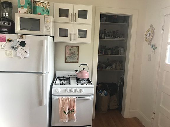 2nd image of 1518 W Berteau Ave #3