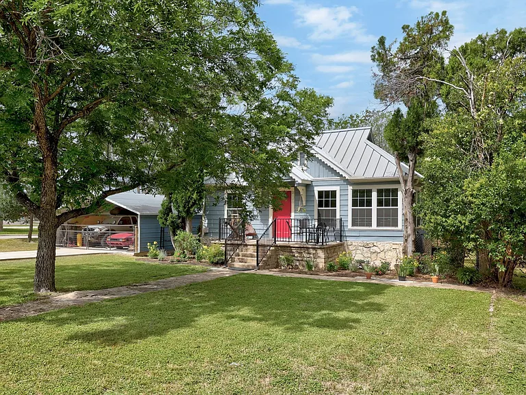 2120 Leander St — Photo 2