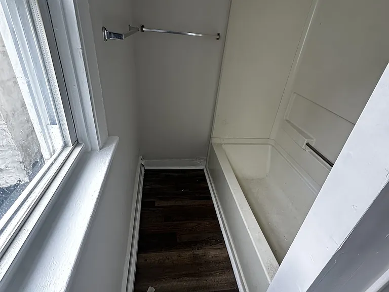 489 S Main St #B — Photo 2
