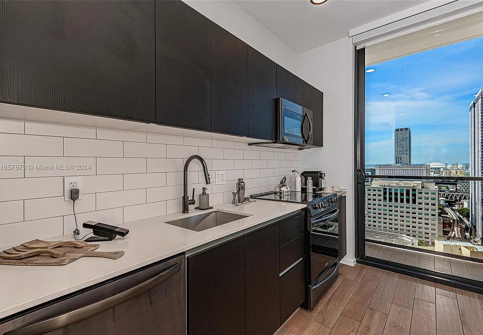 3 bed, 1150 sqft, $7,900 — Photo 3