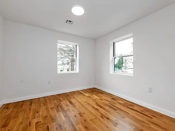 5th image of 608 E 43rd St #3