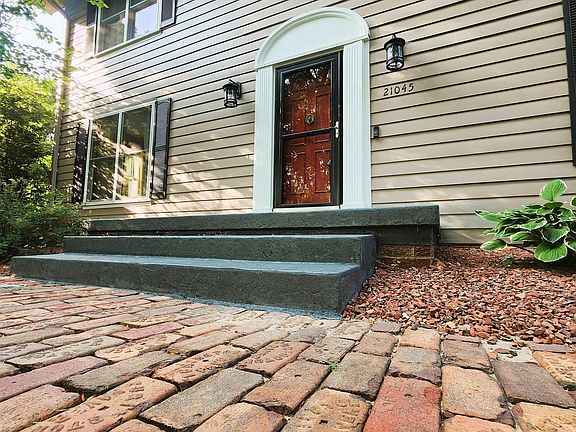 3rd image of 21045 Timberlane Dr