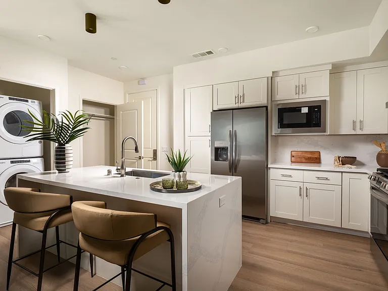 APT 123 CHAPEL AVE — Photo 25