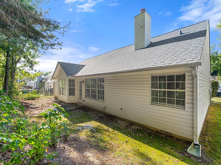1450 Wilkes Crest Dr — Photo 3
