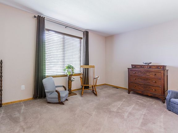 2nd image of 9045 Copeland St