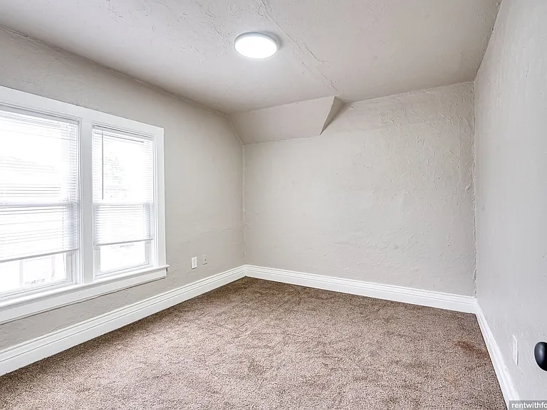 829 N State St — Photo 6
