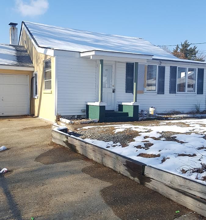 85 Gladney Front View