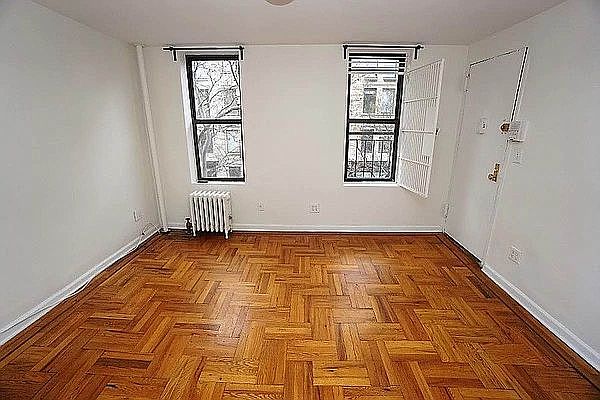 1st image of 131 E 7th St APT 1a