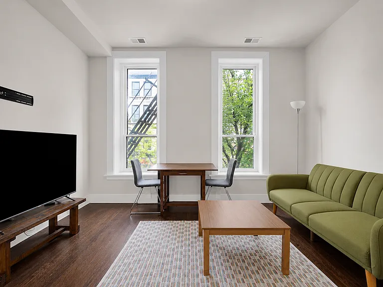 1329 W 18th St #2F — Photo 4