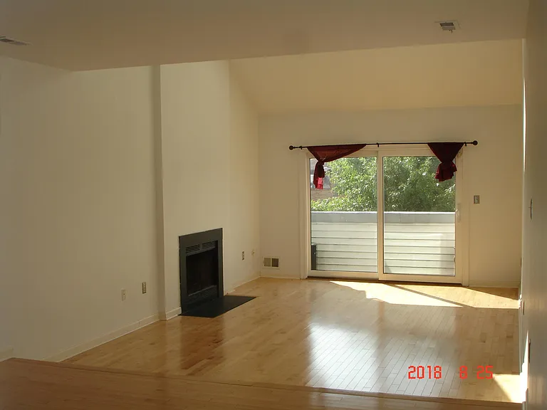 1706 Amanda Ct — Photo 3