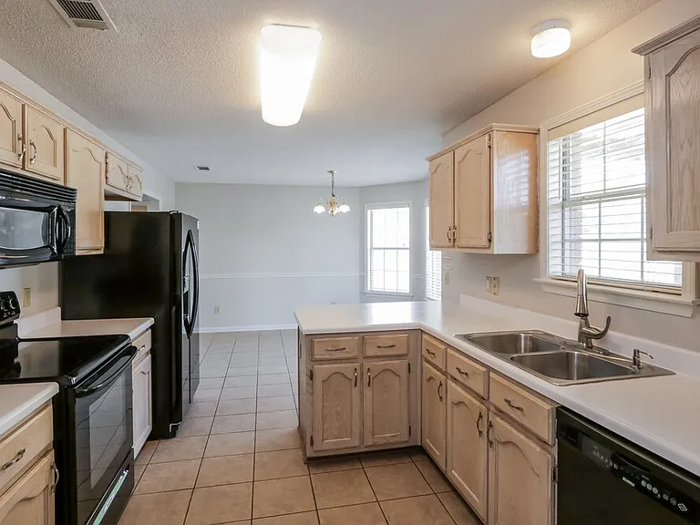 3102 Valley Green Ln — Photo 9