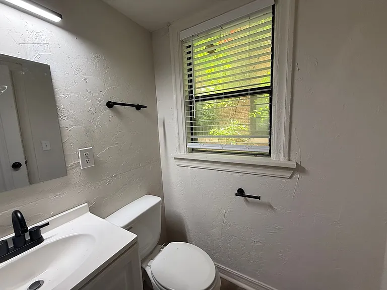 800 East Dr — Photo 13