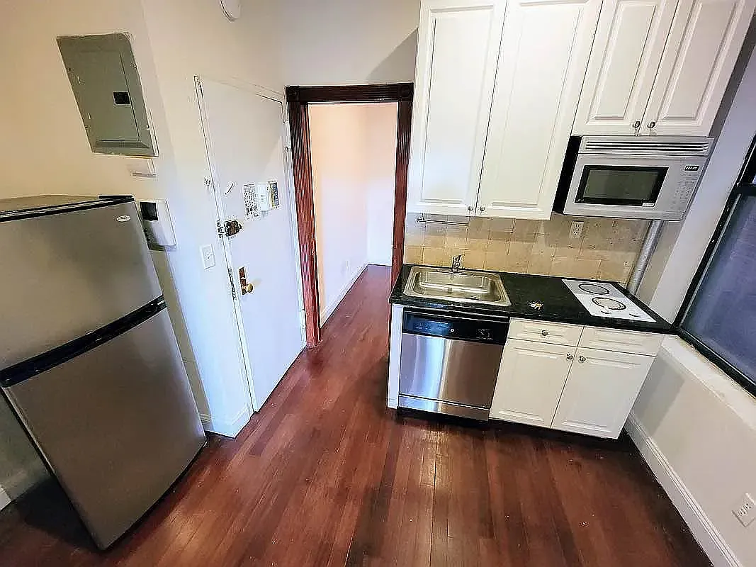 256 East 10th Street — Photo 4