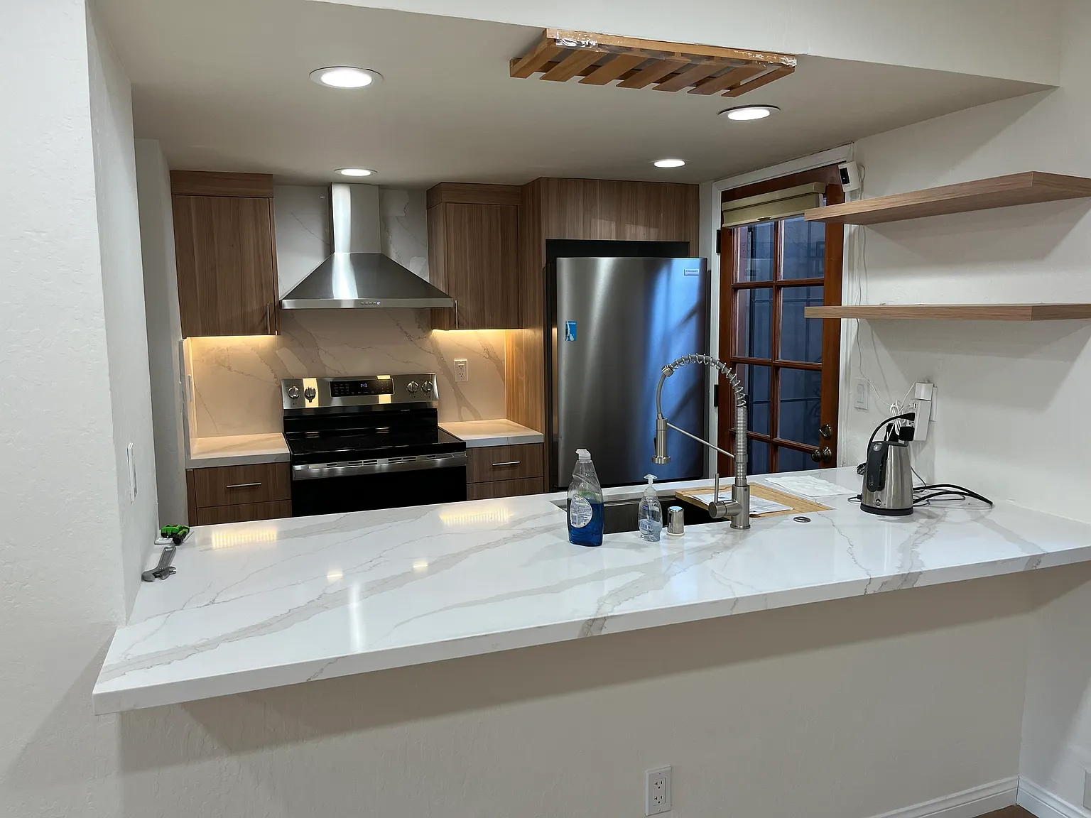 2 bed, 1.5 bath, 976 sqft, $3,600 — Photo 3