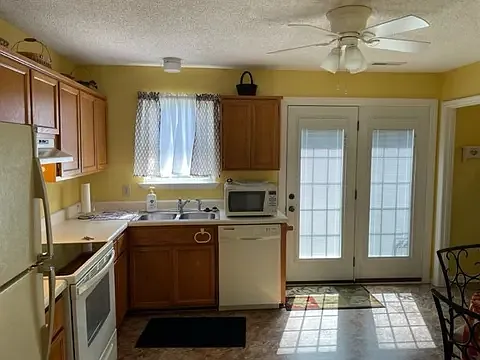 1600 N Washington St #12 — Photo 6