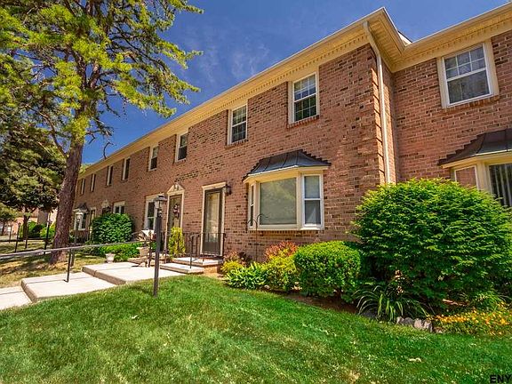 3rd image of 156 Williamsburg Ct