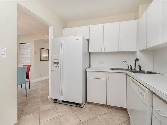 3rd image of 1625 SE 10th Ave APT 201