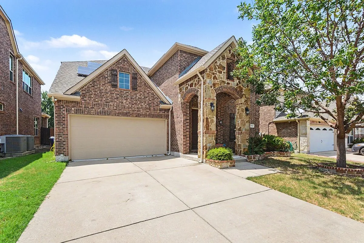 4 bed, 3.5 bath, 2740 sqft, $2,999 — Photo 2