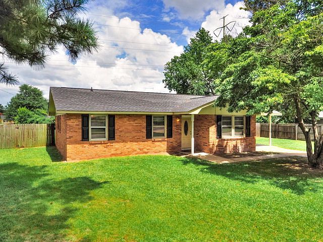 1st image of 2657 Hilldale Dr
