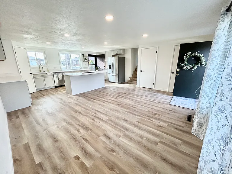 1503 N 300 W — Photo 3