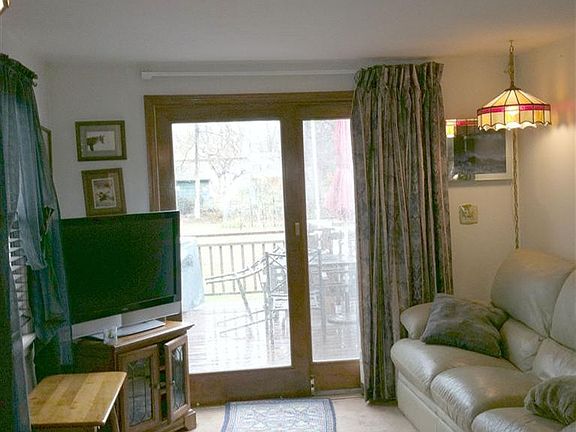 3rd image of 10 Larkspur Dr