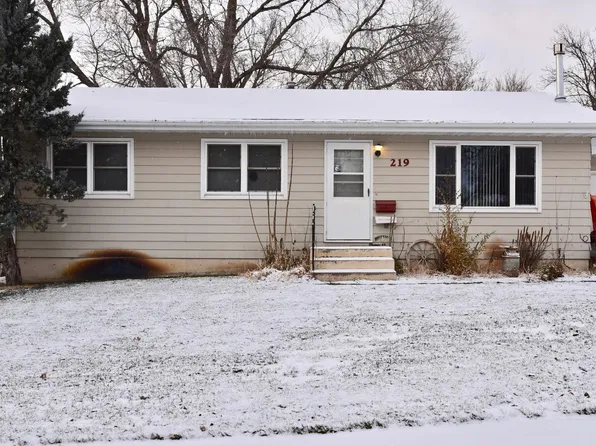 219 N Poplar Ave, Pierre, SD 57501