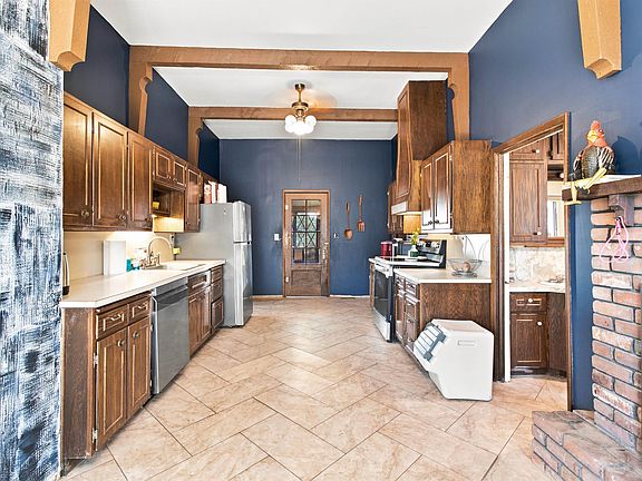 5th image of 203 S 10th St