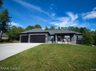 12391 Wolfberry Dr #53, Fenton, MI 48430