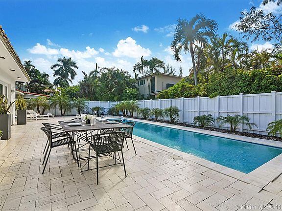 3rd image of 7620 Beachview Dr
