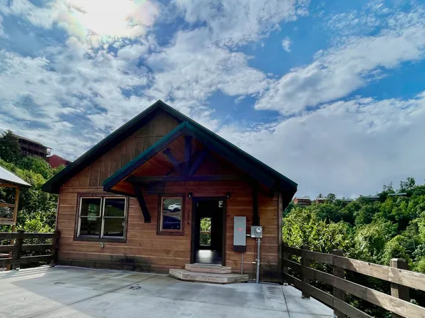 3334 Smoky Ridge Way, Sevierville, TN 37862
