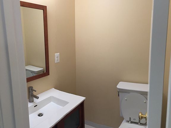 Powder room 1st floor