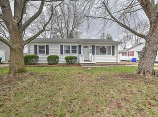 4039 N Cambridge Dr, Decatur, IL 62526