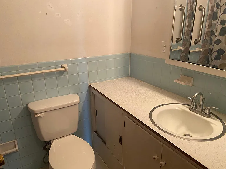 Main bathroom