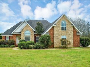 57 Alexander Ct, Deatsville, AL 36022