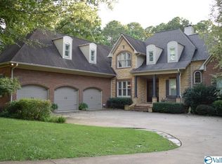 1827 Riverview Cir, Scottsboro, AL 35769